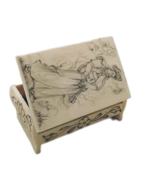 Matchbox-style camel bone jewelry box - Code:1010085